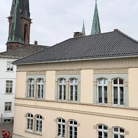 Daire Gemuetliche Maisonettewohnung Mit Dachterrasse Am Schloss