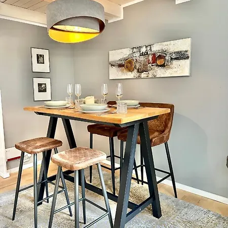 شقة Gemuetliche Maisonettewohnung Mit Dachterrasse Am Schloss *