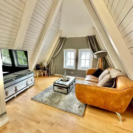 Gemuetliche Maisonettewohnung Mit Dachterrasse Am Schloss Apartment *