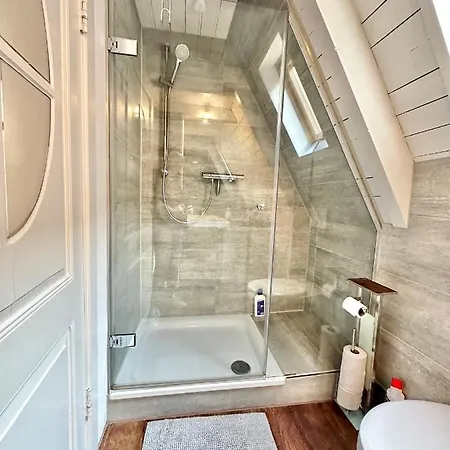 Gemuetliche Maisonettewohnung Mit Dachterrasse Am Schloss Apartment